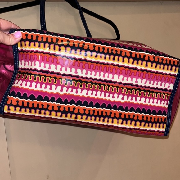 Vera Bradley large see through-ish tote 14x19 in very nice condition - Picture 4 of 9